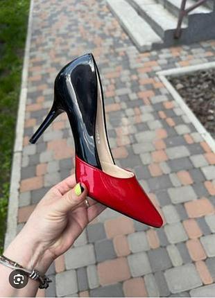 Яскрава нова модель.  жіночі лакові туфлі лодочки