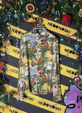 Новорічна різдвяна сорочка з принтом різдвяний двір,ялинка,птахи,кульки,ягоди,шишки