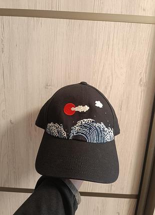 Кепка чорного кольору у японскому стилі