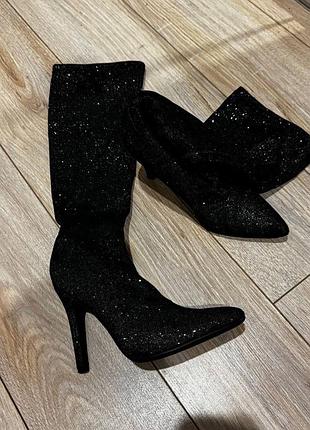 Шикарні чоботи в ідеальному стані