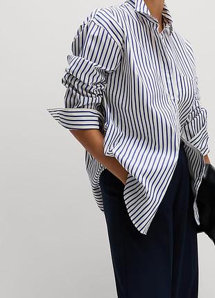 Рубашка в бело-синюю полоску