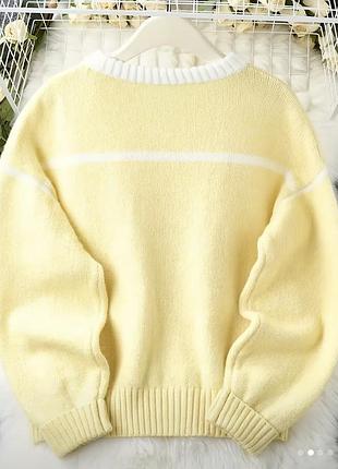 Жовтий светр