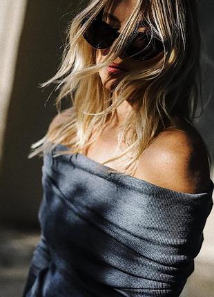 Классный серый топ с открытыми плечами 
 с шерстью и шелком в составе zara
✨✨✨✨✨✨✨✨✨