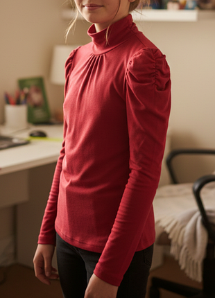 Элегантная красная водолазка для девочки (размер 38)