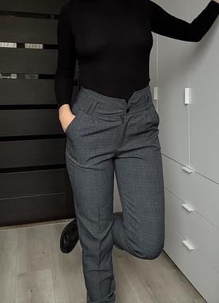 Жіночі класичні брюки