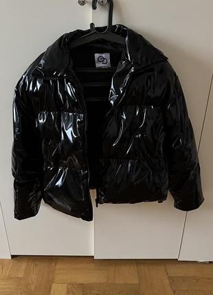 Лакована курточка чорного кольору