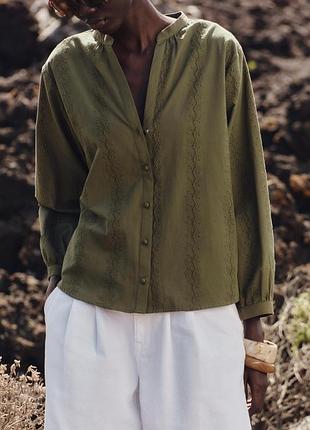 Блуза з прорізною вишивкою від zara