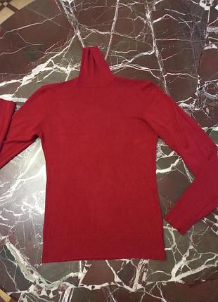 Вододазка чоловіча бордового кольору добре тягнеться, при цьому зберігає форму