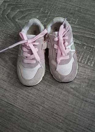 Кроссовки на девочку