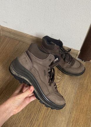 Жіночі коричневі черевики трекінгові. жіночі зимові коричневі черевики.