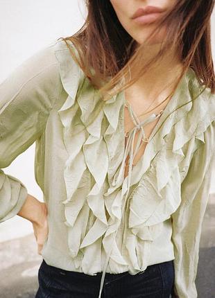 Полупрозрачная блуза с воланами от zara