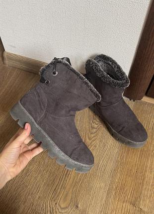 Жіночі уггі теплі на зиму. жіночі черевики замшеві на пласкій підошві