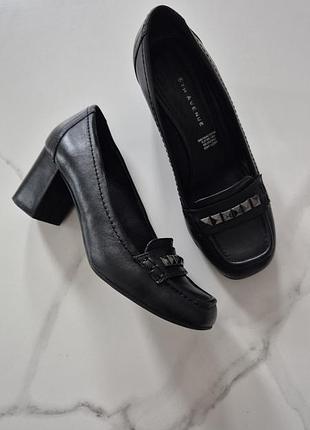 Шурные туфли на каблуке