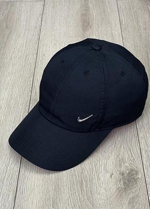 Чорна кепка nike dri fit