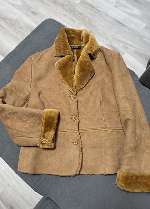 Новенька жіноча дублянка за гарною ціною