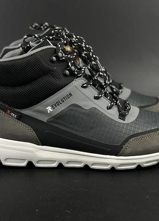 Черевики revolution