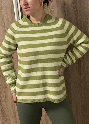 Светр s м в полоску оливкового та світло-бежевого кольору