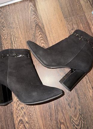 Жіночі ботинки