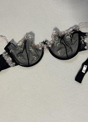 Красивый бюстгальтер