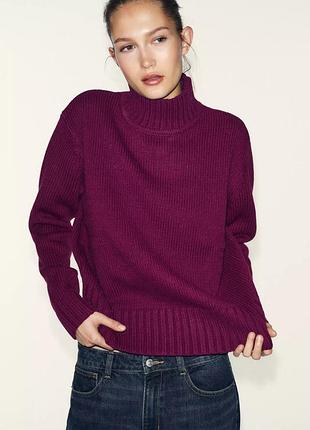 Трикотажный свитер с высоким воротником