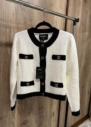 Белый кардиган