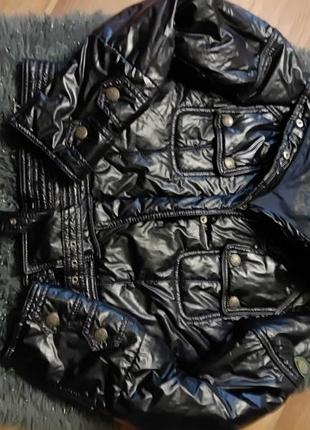 Отличная, осанка молодежная курточка..европа.