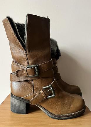 Черевики, сапоги, сапожки, чоботи.