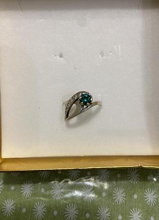 Срібна каблучка з зеленим цирконом