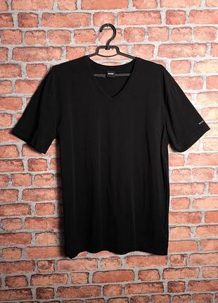 Базовая черная футболка v neck с v образным вырезом hugo boss