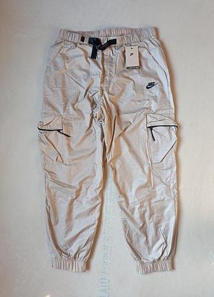 Стильные нейлоновые спортивные штаны мужские джоггеры с накладными карманами nike tech wovel. новые с этикетками оригинал. размер l-xl