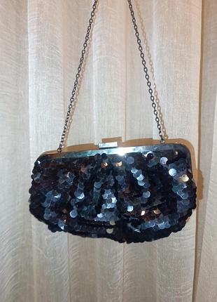 Вечірня сумочка в паєтках.