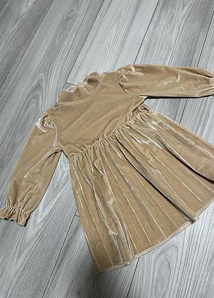 Вишукана бежева сукня на дівчинку 3-4 роки святкова новорічна