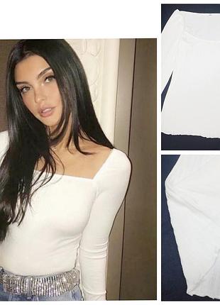 Белый лонгслив в рубчик