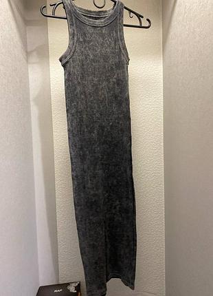 Сукня по фігурі довжина міді,нова!!!