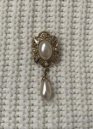 Оригінальна вінтажна брош з камінчиками в перлинками