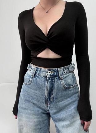 Свитер кофта топ кроп топ в рубчик по фигуре черный с вырезом длинный рукав и обтягивающий кофточку