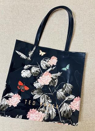 Сумка шоппер ted baker темно синего цвета с характерным цветочным принтом знаменитого британского бренда ted baker, без застежек, размер 34смширин