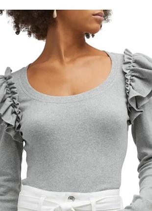 Свитер с воланами