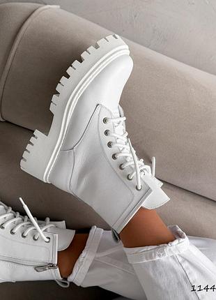 Натуральные кожаные зимние белые ботинки - берцы