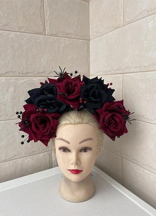 Вінок віночок обруч ободок бордовими червоними чорними квітами трояндами венок веночек красные черные розы цветы красными черными пауками пауки