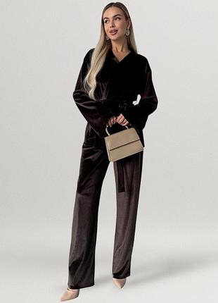 Костюм женский бархатный праздничный комплект в пижамном стиле халат кимоно на запах с поясом и штаны вайд лег вечерний стильный костюм шоколад