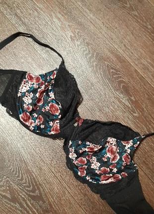 Красивый мягкий бюстгалтер в цветах с кружевом р.40 f от tu, косточки, без поролона