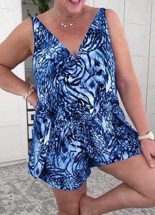 Купальник слитный шортами