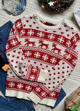 Яркая теплая кофта в новогоднем праздничном рождественском стиле