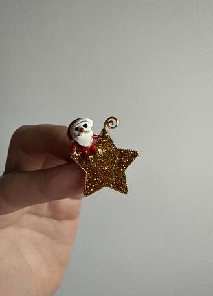 Металева брошка санта на золотій зірці