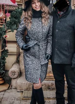 Шикарне пальто з натуральним хутром