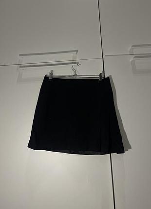 Базова чорна міні-спідниця