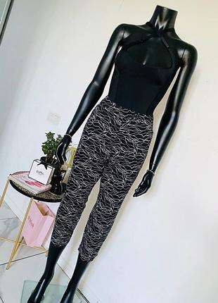 Tu woman | укороченные брюки / слаксы "12" (uk) | черно-белый волновой принт