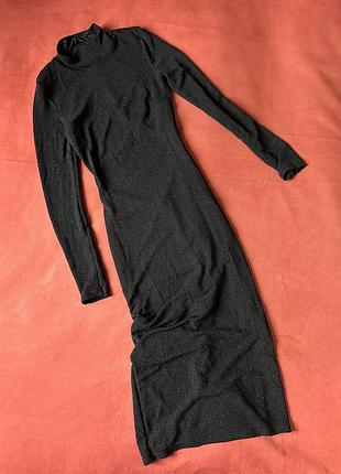 Сяюча вечірня сукня на корпоратив