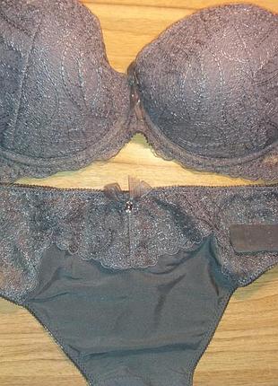 Кмплект ajour бюст 95с+стринги l